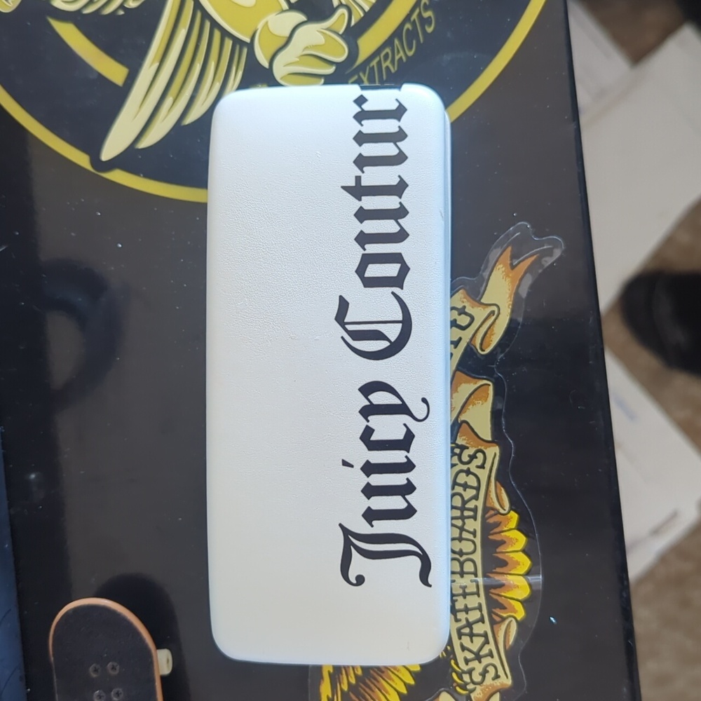 Juicy couture sunglasses case